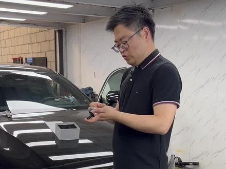 #抖音汽车 沃尔沃S90 刚提车先过来改个带氛围灯的水晶档把,原厂升级,无损安装,快!准!狠!效果杠杠的!丢开原车的皮质镂空,更有质感的水晶百变色彩档把,您跟愿意选哪一个!#专业的事交给专业的人 #汽车服务行业 #撸车日常 #我与汽车的日常