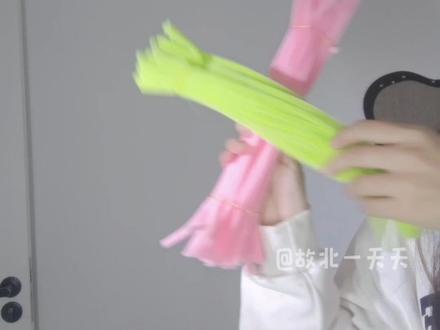 艾特你的好朋友,来做这个扭扭棒版的春日桃花弓吧 #扭扭棒教程 #桃花弓#扭扭棒桃花 #手工DIY