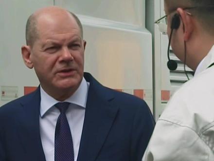 德国总理朔尔茨在重庆开启访华之旅,不仅参观新能源中德合资企业,还安排了一场城市漫步,让德国企业看到中德合作的巨大潜力。