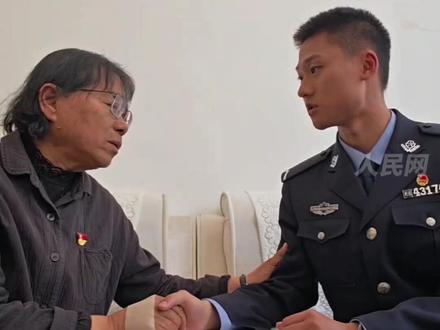 “我愿意做你的妈妈……”张桂梅对维和烈士和志虹之子说的一番话,令人动容❤️(来源:人民网)