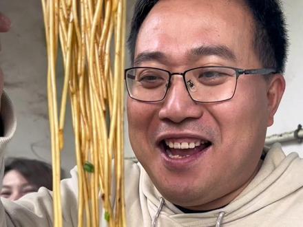 江西炒粉哪里的最正宗?遂川的炒粉应该算名气很大,加了鸡蛋加了榨菜加了青菜,确实地地道道家乡的味道!#炒粉 #魔都杨哥#狗牯脑