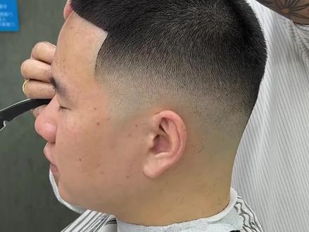 一千多万人看过的“一级头钢盔”美式圆寸教程来了#barbershop #美发技术分享 #barber美式理发文化 #油头渐变 #油头渐变教学