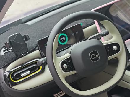 来了来了,420 分享版,4 人乘坐空调 25 度 3 档舒适模式,高速踩着 110 的速度跑,中途服务区休息一次,从百分百跑到趴窝一共跑了 269.5 公里。用 269/420=0.64,64 折的一个续航表现。好不好你们说了算,最后充电从 0 到 98 (跳枪了)用了 52 分钟。导航速度和充电费用都放在视频结尾了,感谢车友们陪伴。祝大家提车大吉,出门顺顺利利,平平安安。#奇瑞qq3 #全新qq3 #上热门 #续航测试