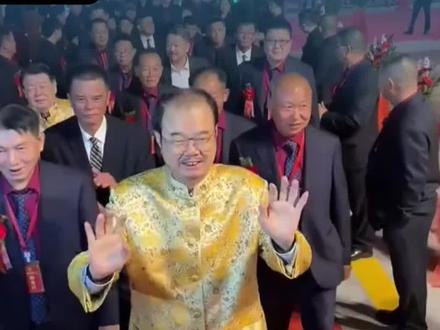 一出手就是一万炒两菜?谁不想跟吴镇明做老乡! #吴镇明 #潮汕 #祠堂 #洋美村