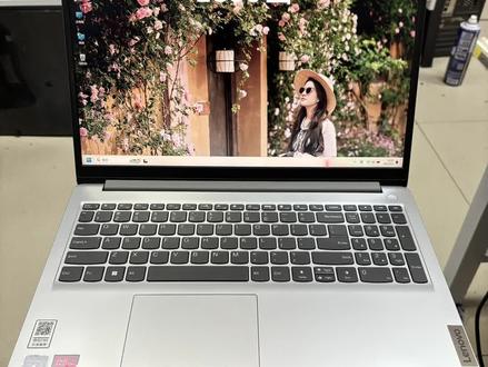 联想IdeaPad 15 ALC7笔记本电脑
超薄笔记本,15英寸,轻巧方便携带,金属外壳,颜值高。笔记本使用极少,成色嘎嘎新,硬盘使用时间只有小时821小时,非常适合办公,出差用,2023年购入
笔记本成色非常不错,窄边框15.5寸屏幕
具体配置:
CPU:R5 5500U( 6核12线程)
内存:联想8G +海力士8G D4
硬盘:原装英特尔512G固态硬盘
屏幕:15.5寸窄边框1920*1080分辨率
电池健康度:89.86%
原装充电器
笔记本功能单都正常,没有暗病,拿到手按开关就可以用#联想笔记本电脑 #嘉兴电脑回收#嘉兴二手电脑#嘉兴电脑维修#同城好店推荐 @嘉兴电脑高价回收