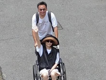 袁立公益 | 袁立老师近况 大家都非常关心袁立老师的近况,正好,袁老师最近来我们办公室啦,希望袁老师越来越健康,不要太早地来工作,好好休养。#袁立 #公益 #尘肺病 #农民工
