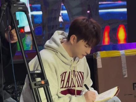 感恩公司、感恩老板、感恩男神、感恩我的组长顾小天。感恩所有帮助过我的兄弟姐妹。3.22号中午1:30,我的第一场直播,我知道我是新人,可能还不够好,但我会拼尽全力。你们愿意来陪我迈出这一地步吗?#昊瀚星城合伙人 #顾小天 #昊瀚团队