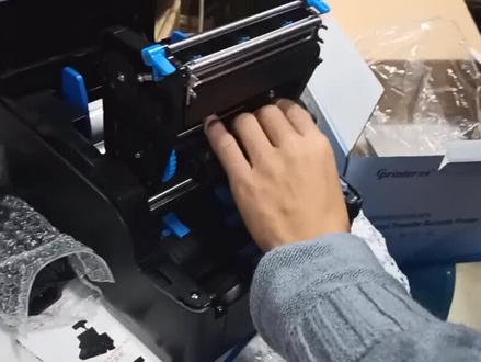 远方亲爱的客户,知道您收到机器不会操作特意给您出了这期视频,如果您刷到了就仔细看下哟!😊#重庆收银小阳妹 #条码打印机 #商超设备 #收银纸