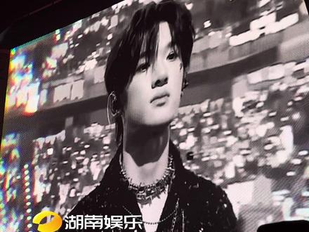 #张峻豪演唱会VCR太好哭了 顺顺你走过的每一步都算数 #张峻豪 #张峻豪个人演唱会