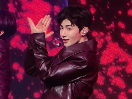 是AND2BLE队长章昊❤️ 终于重新出道了.特别棒!出道曲非常之帅!
#章昊 #AND2BLE
