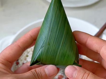 今天包了个状元粽,祝所有考生:
笔下有神,超常发挥,一举高中!