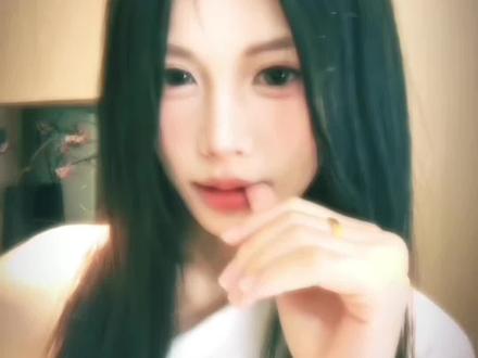 拍这个咬手指变装!就算不化妆这个滤镜也好看!拍摄到剪辑详细教程#变装 #氛围感 #别眨眼变装挑战 #转场 #反差 yc@无敌大蒜头