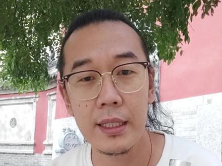 酒精味儿是个啥味儿?封在家里出不去了……还好有个超市能买酒喝#测评 #伏特加 #绝对伏特加