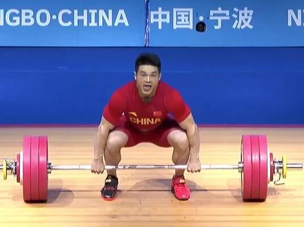 奥运冠军石智勇在宁波举行的2019亚洲举重锦标赛上获得三项冠军,并打破总成绩打破世界纪录@抖音小助手