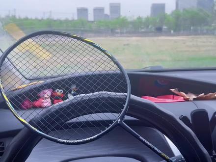 尤尼克斯疾光800lt,同框型设计的产品还有锋影700 nfss ,二三线或工作室品牌的其他类似产品欢迎补充😃#羽毛球装备 #球拍 #运动装备 #羽毛球拍 #尤尼克斯