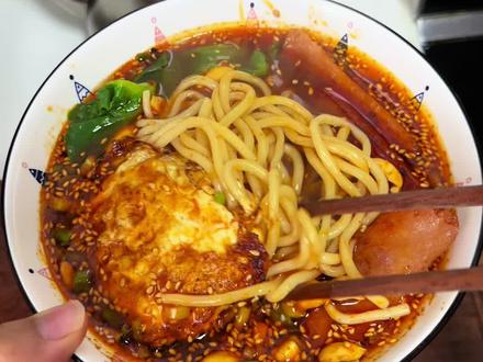 酸酸辣辣巨开胃的酸汤面 真的很好吃 做法真的很简单#酸汤面 #酸汤面的家常做法 #酸汤 #汤面 #强力推荐上热门