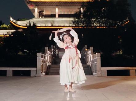 生个女儿一定要送她去学舞,萌翻了!!!#桃花笑 #少儿中国舞