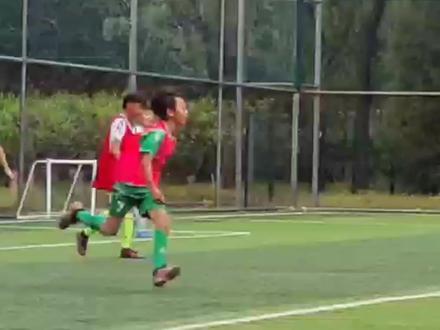 #足球⚽️ 足球的庆祝动作滑跪 #足球基础训练 #足球基本功训练