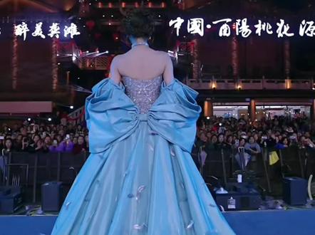 龙浩天生日 瑶瑶转身 相拥而泣 @龙浩天🐲 (4.10中午12点生日庆) @瑶瑶小撑腰☀️