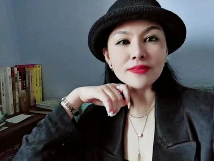 这句话的意思是:人生路很长,在闲居独处无人监督之时,要克制和约束自己,严格要求自己,更须谨慎从事,自觉遵守各种道德准则。
这句话用来警示世人,要严于律己,时刻自觉控制自己的欲望,不靠别人监督。共勉#女性智慧情感