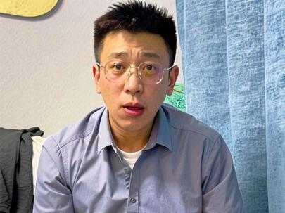 和舅舅处成了朋友 那份既有亲情又有友情的关系 常常耳边传来太多的 你们这处的真亲了 而我们却骂骂咧咧的包容着家人所有的情绪 我们熟知 家人就是最大的靠山#舅舅外甥女的日常 #情绪 #陪伴 #家人 #四十岁的男人