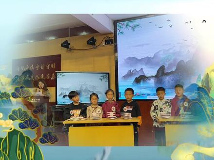 朗朗古诗悠扬,翩翩此间少年。
一二年级诗词大会#记录校园生活 #传承文化 #认真的样子真可爱