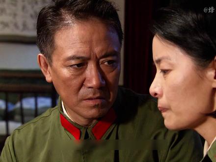 在妻子红云的质问下,李云龙终究还是将袁英的身世秘密告诉了她#在那遥远的地方 #军旅 #影视解说