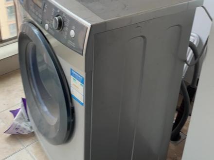 大家觉得这个还有维修的必要吗?滚筒洗衣机出现故障代码ERR7,不进水,电机不转,还有一大堆毛病,客户问还有没有维修的价值?我觉得是没有什么价值了,已经用了那么多年了,要修的话配件加人工得要一千多了。不如换新的。#上门维修 #修洗衣机 #家电维修 #修洗衣机 #洗衣机配件 #洗衣机