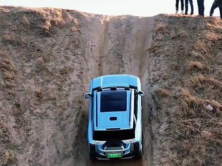 海外百万改装车的终极坟场,中国电车一把登顶,老外看后集体破防#方程豹 #硬派越野 #比亚迪 #新能源汽车越野 #中国汽车