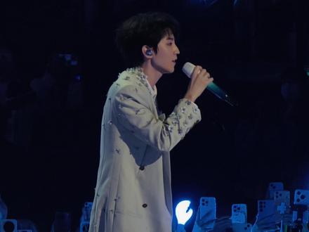 属于小螃蟹的《生长》
#王俊凯 #王俊凯让人心动的n个瞬间 #江苏卫视跨年 #王俊凯江苏卫视跨年舞台