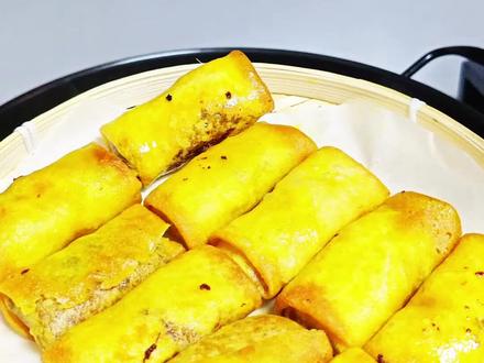 老人孩子都爱吃的豆沙春卷在家做也非常简单 #炸春卷 #年夜饭提前演练起来 #已开起年夜漂亮饭备战#这口家乡年货才是年味顶配 #真实生活分享计划