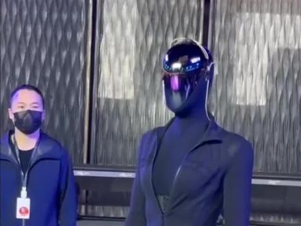 小鹏机器人摔倒引热议#机器人#人形机器人 #小鹏机器人 #机器人达人秀 #具身智能