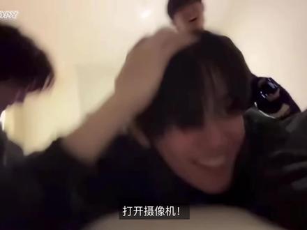 哈哈哈这段笑死我了 #and2ble #章昊#刘昇彦 #金奎彬 #韩维辰
我们的and2ble明天5.26出道也请多多支持吧!