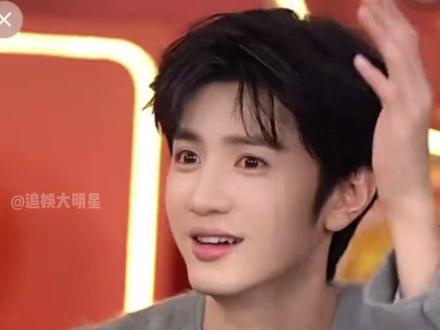 #陈哲远 是不是年末有什么乐子KPI啊、、怎么能做到最近#直播 全是笑料的#搞笑 #抽象 #2025影娱年终大赏