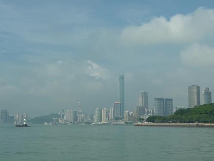 🛳️去厦门鼓浪屿还不会坐船的看过来! 1、鼓浪屿船票预定:💸
预约:在“屿见厦门”提前十天放票
船票:35元普通船和80元豪华船(包往返)
优惠:6岁以下免票,6~14岁或1.5米以下未成年人半价
2、码头航线:🛳️
码头:出发:邮轮中心厦鼓码头、第一码头
终点:三丘田码头、内厝澳码头
建议路线:登岛:厦鼓码头一三丘田码头
离岛:内厝澳码头一第一码头
航行时间:20分钟左右
船次:24小时均有船
3.注意事项:☀️
注意登船的码头,不要走错了
打车可以直达检票口门口
从市区到码头公交半小时到达
检票口需要出示身份证
岛上天气变化大,记得准备雨衣雨伞。
提前半小时到码头,检票排队登船人很多需要时间
普通船二楼栏杆风景好,豪华船可以上甲板
三丘田附近景点多,厦鼓码头船次多
#五一去哪儿 #厦门旅游攻略 #厦门鼓浪屿 #周末去哪儿 #旅游推荐官