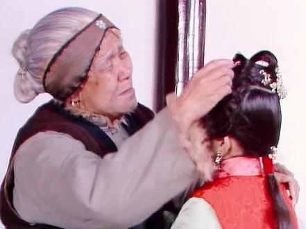 探凤姐、救巧姐,刘姥姥知恩图报,是红楼里少有的好人#红楼梦 #读书 #刘姥姥