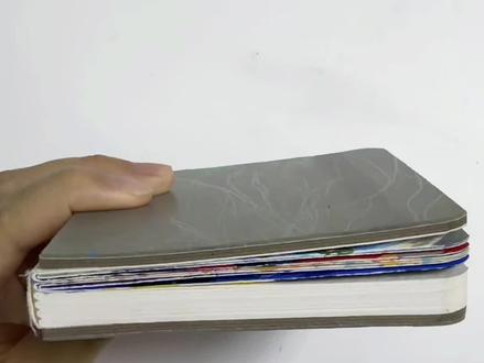 我的第一本翻翻乐,给我带来了很多快乐
求大家在评论区甩图,分享你的翻翻乐美图,
求推荐一些适合新手临摹的画✍️#我的第一本翻翻乐 #零基础学画画 #宝妈学画画 #丙烯马克笔