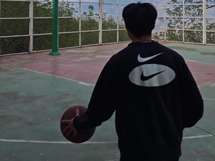 风仿佛在梦中轻叹
#跳投 #投篮姿势 #二段式投篮 #三分球