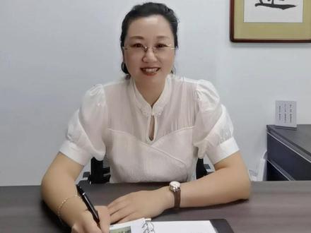 070588交警在大街上要求公民出示证件对吗?#律师来了 #律师解读#传递正能量 #社会百态 #070588@抖音创作者中心