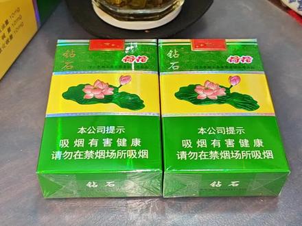 河北钻石系列硬荷花,辨别真伪最快的方法之一就是扫二维码,今天分享给大家,很简单一看就会,希望大家喜欢我的视频。#辨别真假小技巧 #创作者中心 #创作灵感 #河北钻石 #河北中烟