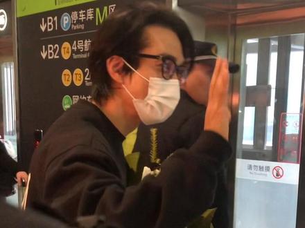 #明星萧山机场大片 #宋承宪 #奥嘉娜品牌代言人宋承宪 法拉利老了还是法拉利