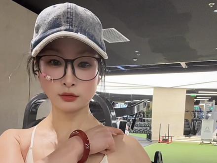 肩宽决定你的腰是否够细 好多小伙伴说自己肩宽,其实你是什么样的,先是你的审美决定了你的样子,如果你能跳出审美看数据,你才能改变自己,不然不是不好,只是,你不知道怎么能更好…
#肩宽腰窄 #力量训练 #运动 #日常vlog #热门