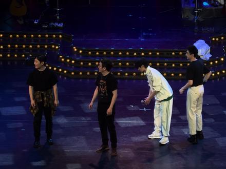 #李飞拍打式舞蹈挑战@开心麻花西北站 燃烧plus西安站首场,某某某+邓帅跳《我叫李飞》@李飞李飞马上起飞