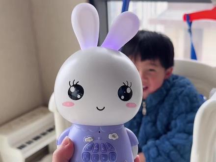 AI火火兔超全玩机攻略,80% 的人都用错了❗
姐妹们,你家火火兔还在只用来听儿歌吗?��
我用了大半年才发现,火火兔原来是带娃神器!
✅会自己编故事,每天不重样!
✅宝宝所有“为什么”,它都能童趣解答!
✅轻松搞定英语启蒙!
✅还能复刻妈妈声音讲故事,上班也能语音陪娃!
✅不用手机,就能和宝宝远程聊天,非常适合职工家庭
这些隐藏功能个个实用,火火兔还有什么隐藏功能是我不知道的?姐妹们一定要在评论区告诉我!有同款的快重新用起来,还没入的宝妈可以直接冲!
#火火兔AI早教机器人#AI玩具#带娃神器 #母婴好物 #早教启蒙