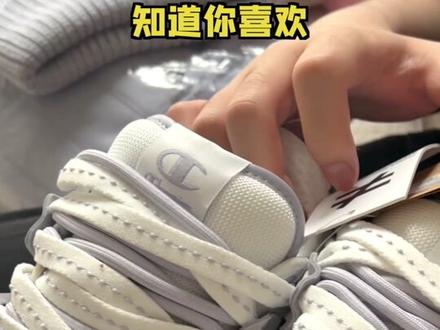 现在多照顾女朋友老了以后才能享受天伦之乐#情侣日常