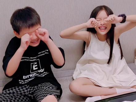 可可爱爱的两小只,真的慢点长大,长大就不好玩了#暖心小可乐