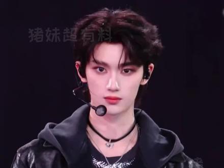 爱上哥哥都是哥哥的错啊#丁程鑫 #饭撒 #时代少年团加冠礼演唱会
