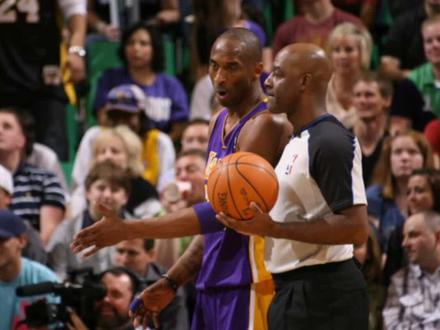 为什么科比能赢得裁判的尊重?#科比 #nba