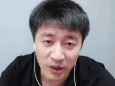 6月29日,张雪峰分析今年报志愿形势:这几个专业今年大热,不要擦着分数线报考(来源:@澎湃新闻直播间)