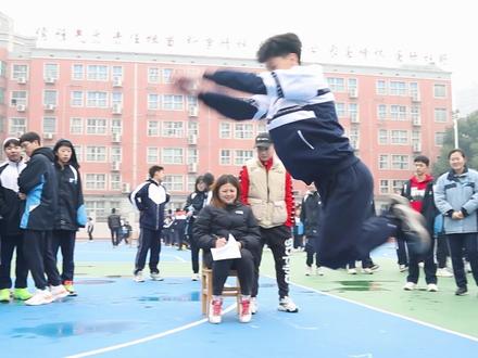头过单杠8下才算合格,跳远2.5米的站出来 #长沙校园 #期末体育考试 #